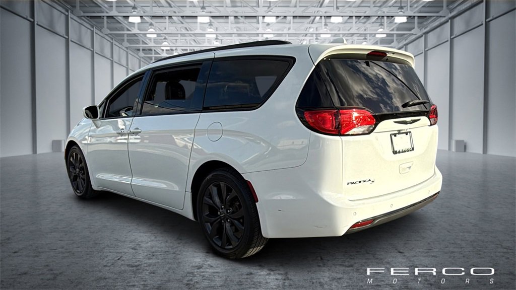 Used 2018 Chrysler Pacifica Touring-L Plus image 3