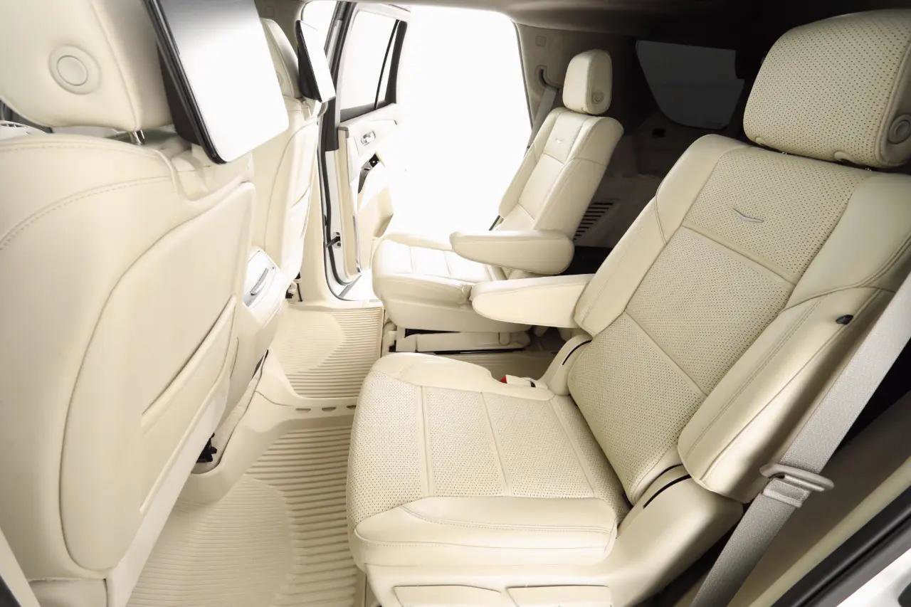 Used 2023 Cadillac Escalade Sport Platinum w/ LPO, ONYX Package AWD/4WD image 17