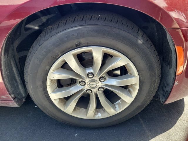 Used 2016 Chrysler 300 Limited RWD image 2