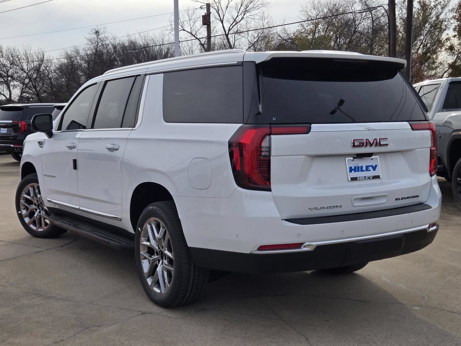 New 2026 GMC Yukon XL Elevation w/ Elevation Premium Package AWD/4WD image 3