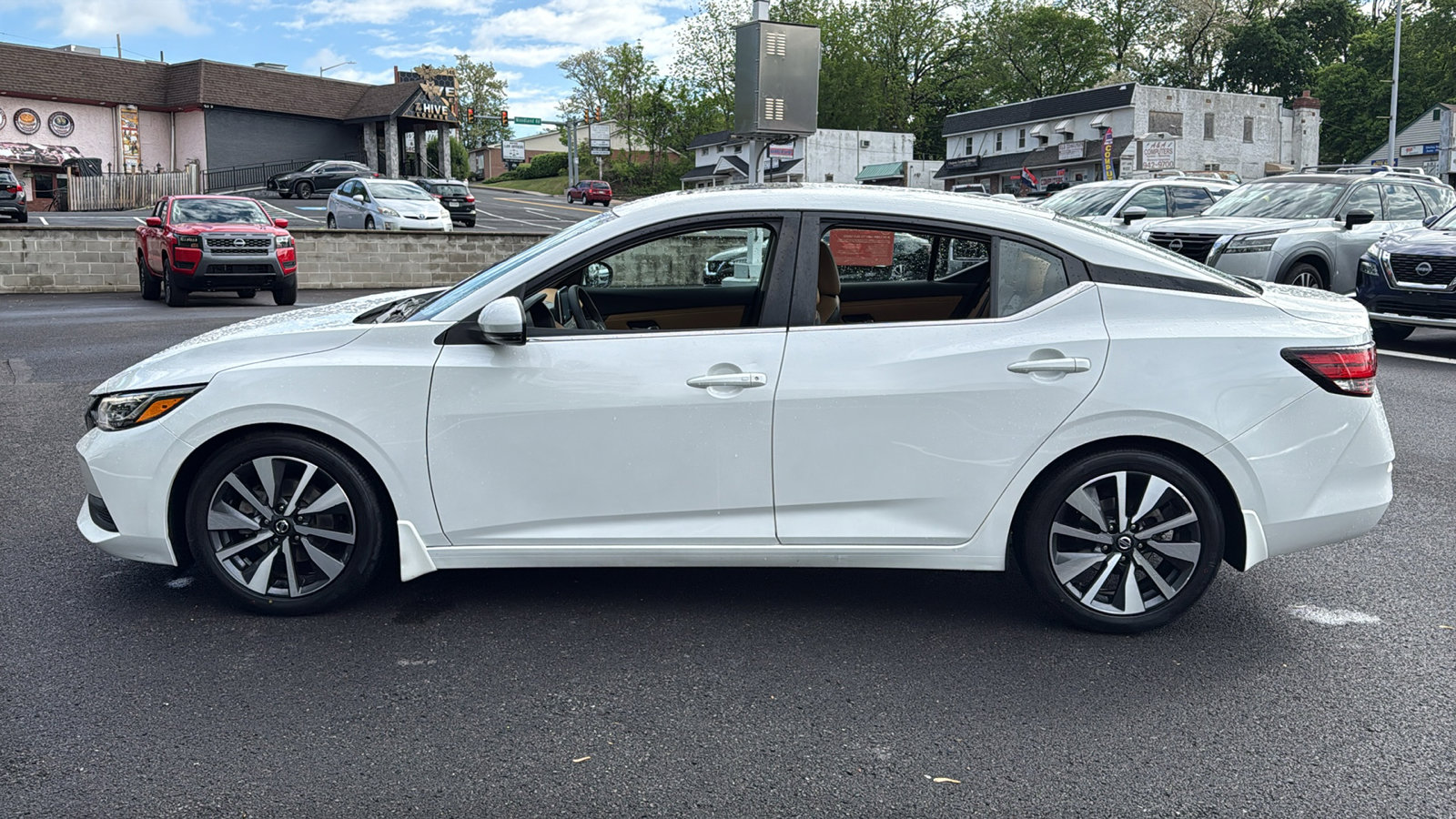 Used 2020 Nissan Sentra SV w/ SV Premium Package FWD image 4