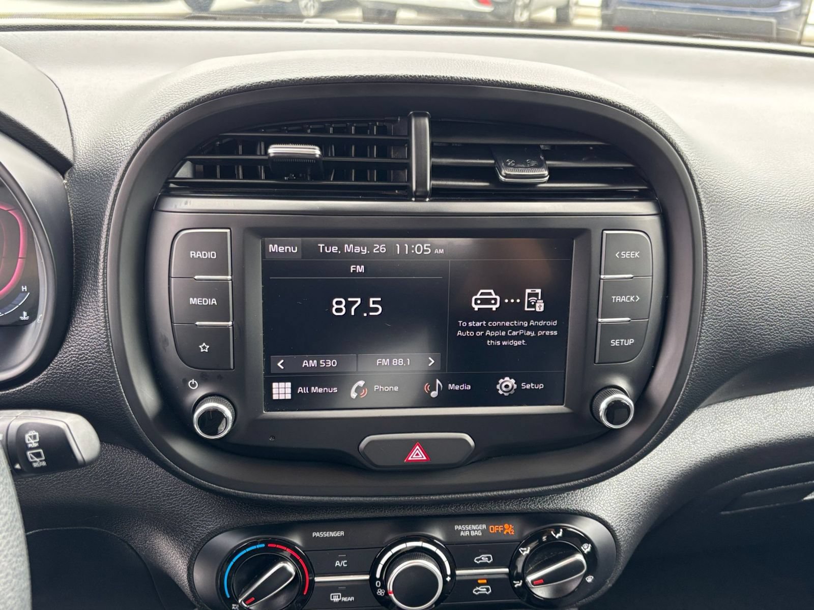 Used 2025 Kia Soul LX w/ LX Technology Package FWD image 17