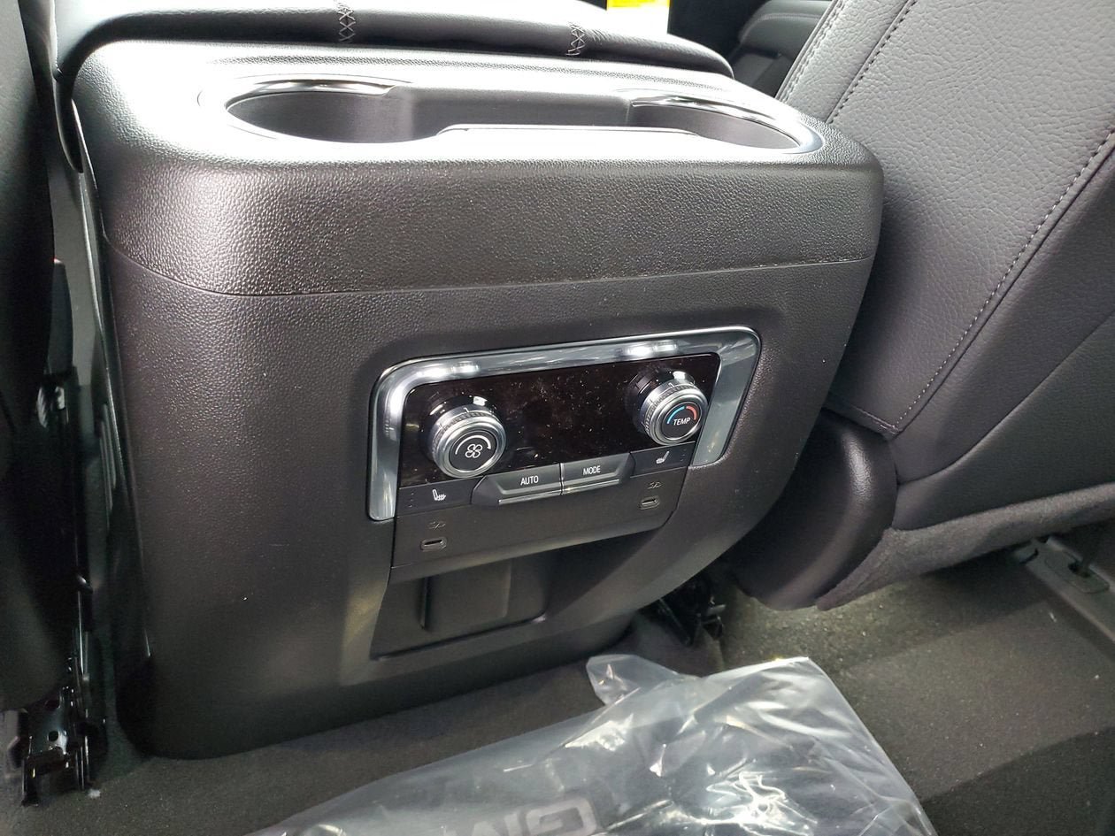 New 2026 GMC Yukon XL Denali w/ Sun & Power Step Package AWD/4WD image 16