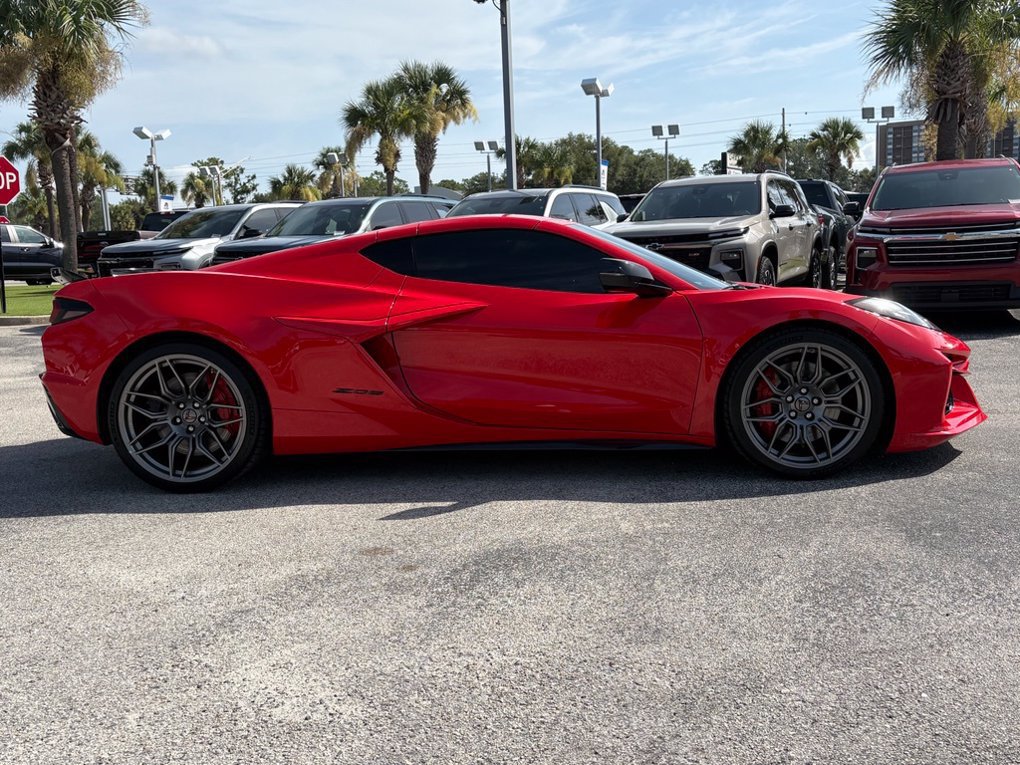 Used 2025 Chevrolet Corvette Z06 RWD image 12