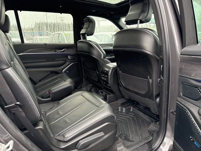 Used 2022 Jeep Grand Cherokee L Overland w/ Luxury Tech Group IV image 15