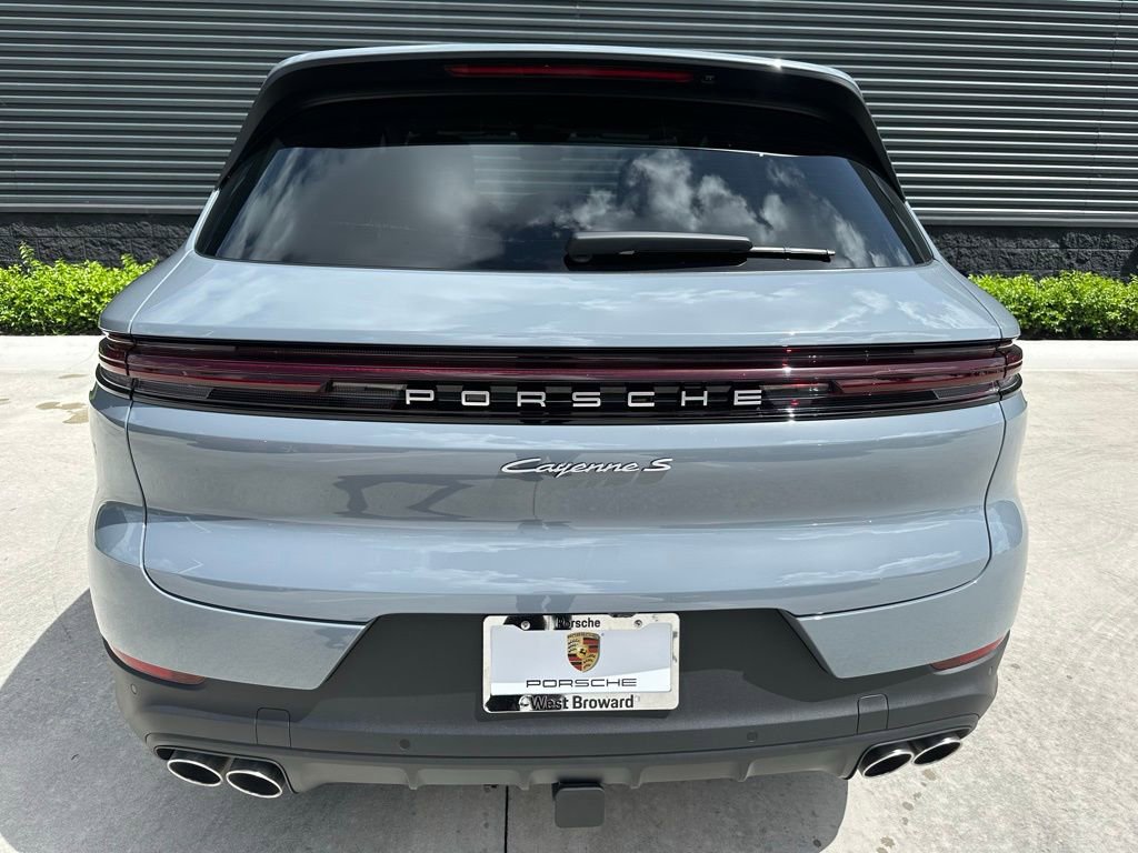 Certified 2025 Porsche Cayenne S AWD/4WD image 11