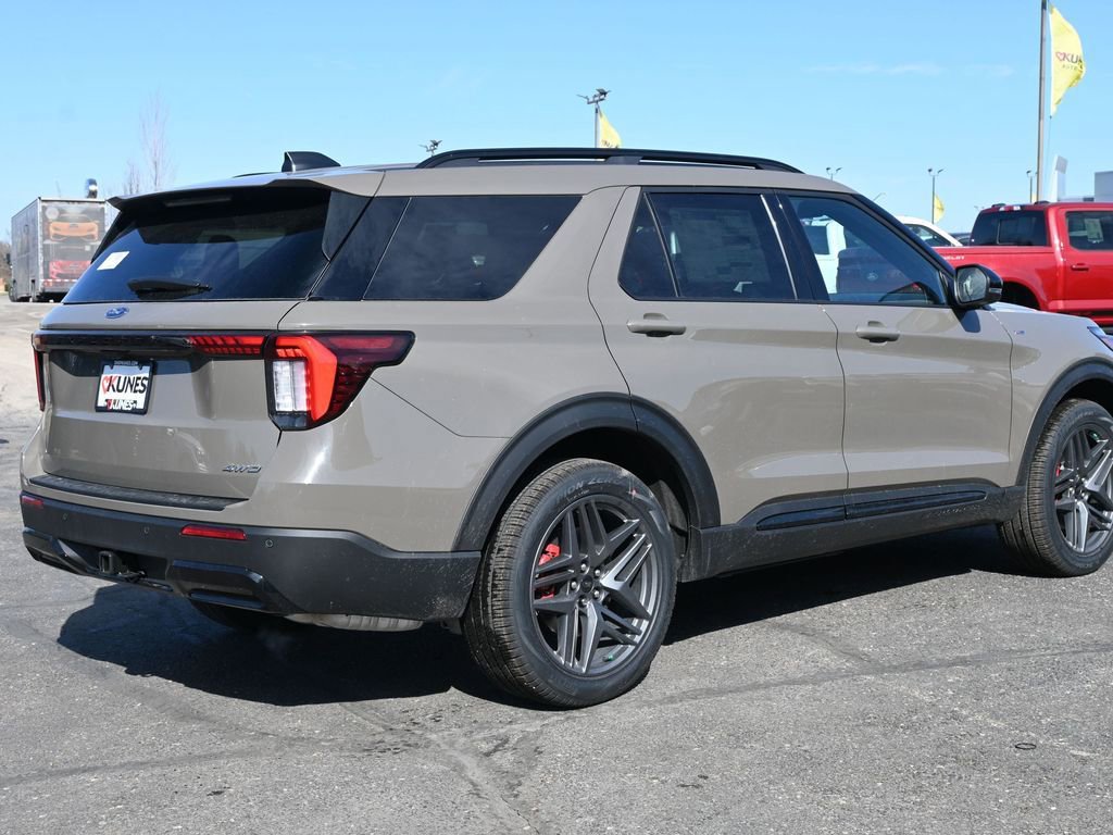 New 2026 Ford Explorer ST-Line w/ ST-Line Street Pack image 5