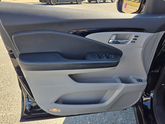 Used 2016 Honda Pilot Elite image 17