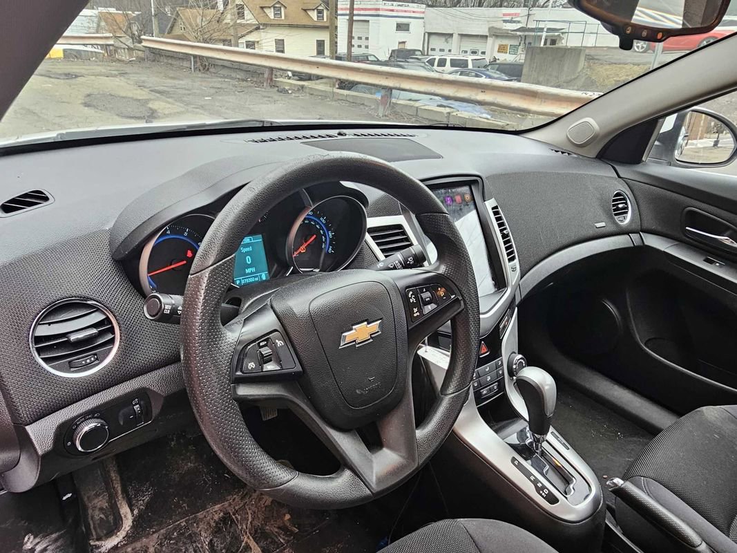 Used 2016 Chevrolet Cruze LT image 13