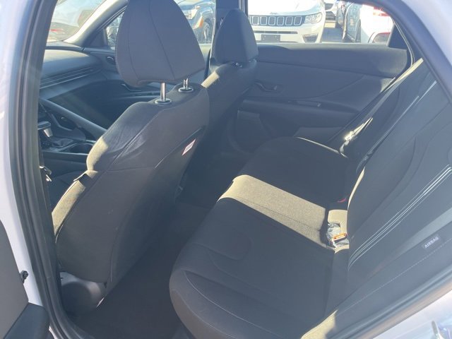 Used 2025 Hyundai Elantra SEL image 12