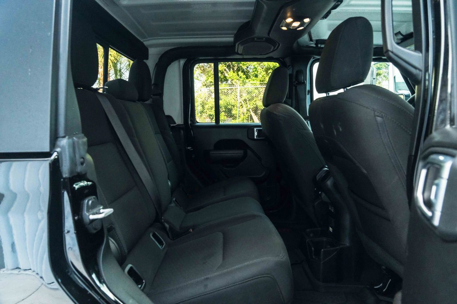 Used 2023 Jeep Gladiator Sport AWD/4WD image 18