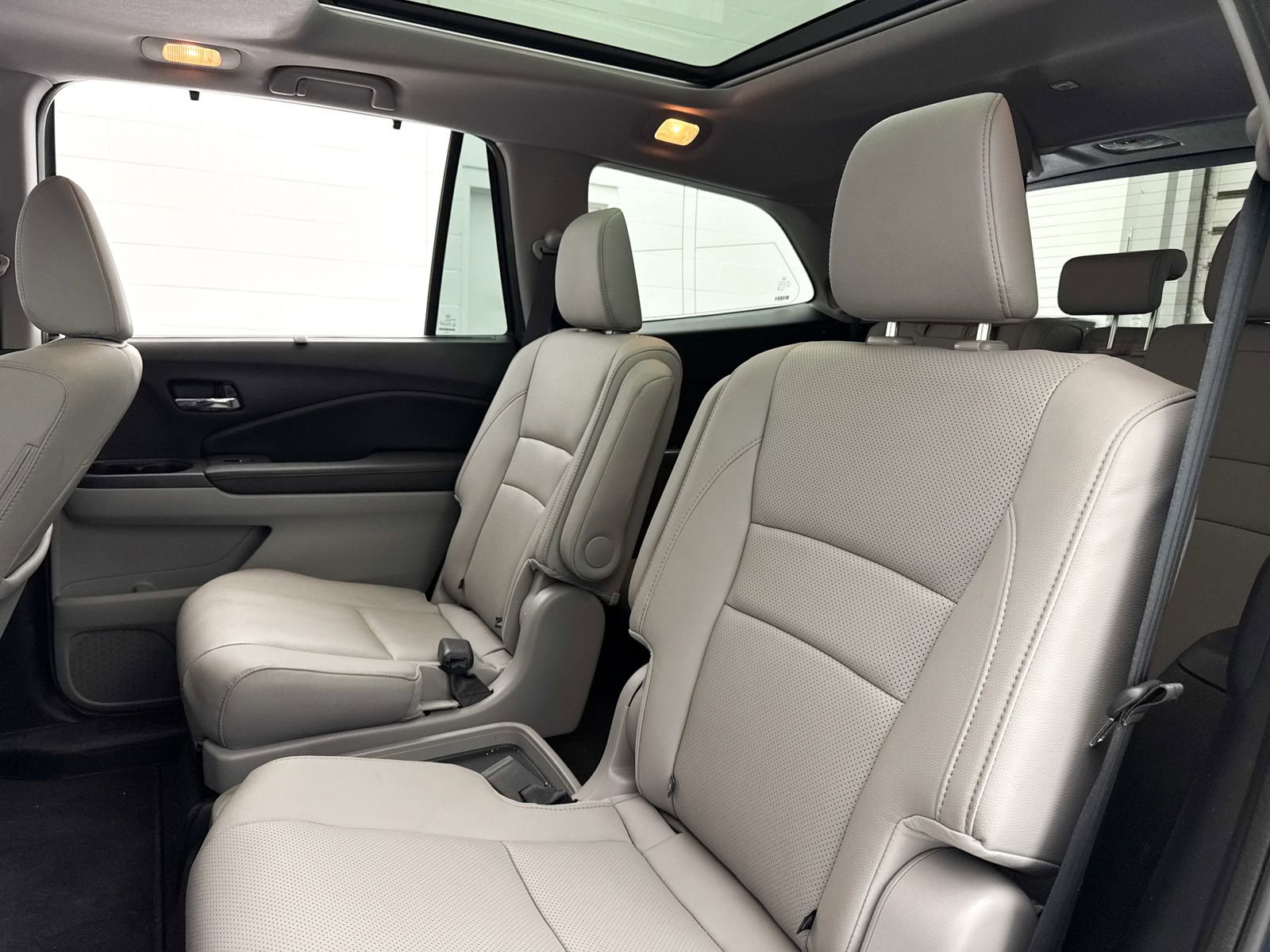 Used 2017 Honda Pilot Elite image 32