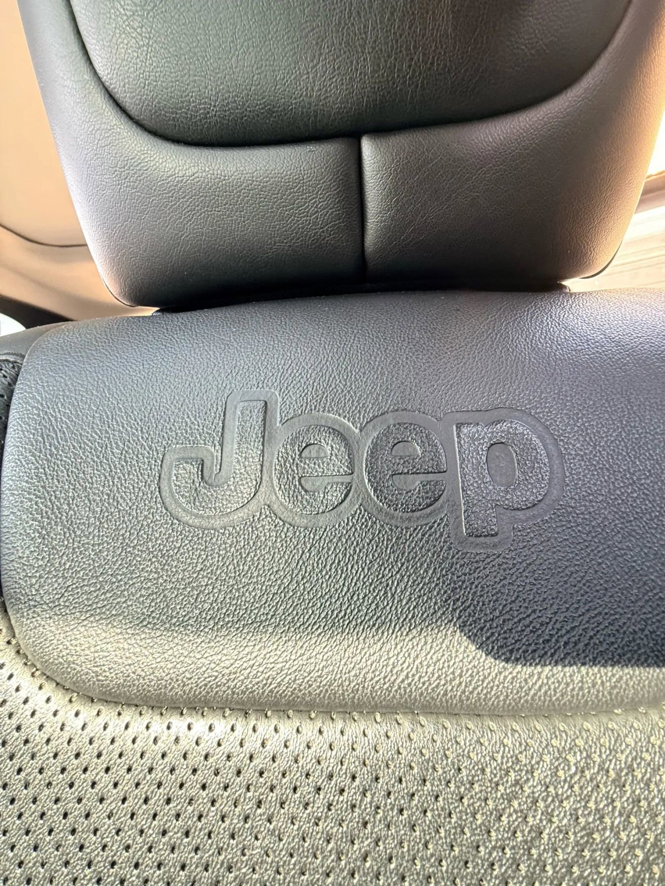 Used 2020 Jeep Cherokee Limited image 58