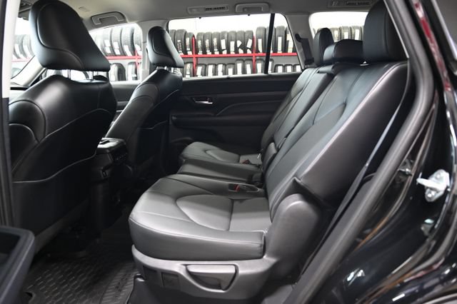 Used 2024 Toyota Grand Highlander AWD image 12