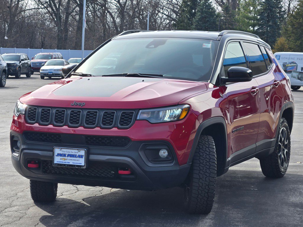 Used 2025 Jeep Compass Trailhawk image 5