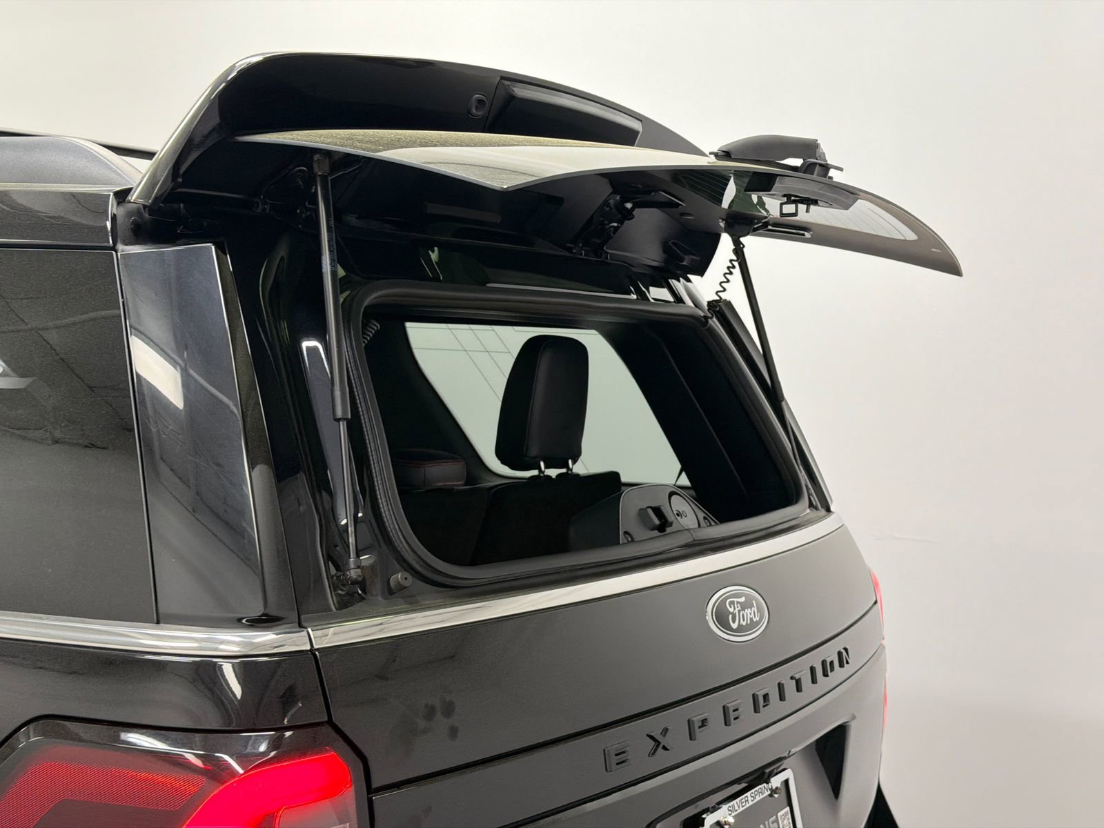 Used 2023 Ford Expedition Limited image 8