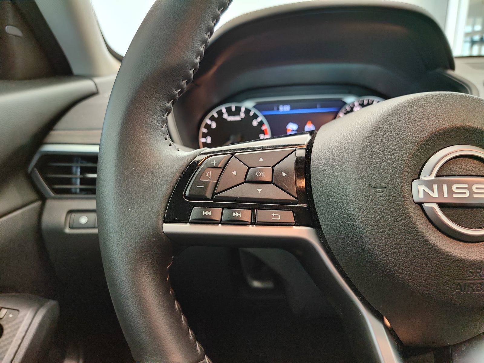 Used 2025 Nissan Altima 2.5 SV w/ SV Premium Package FWD image 12