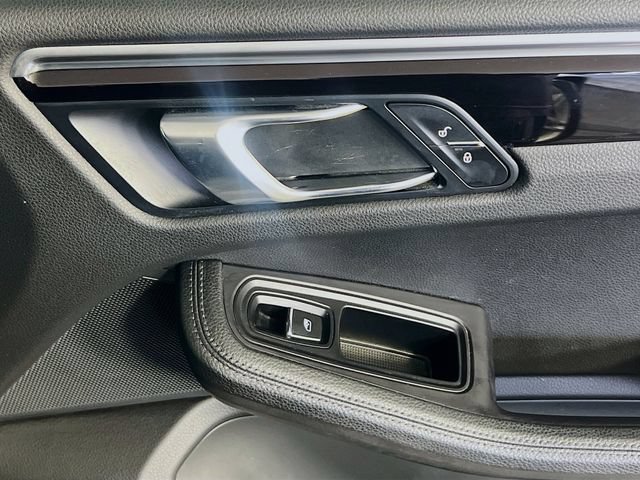 Used 2019 Porsche Macan AWD/4WD image 32
