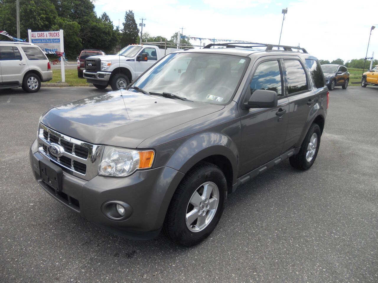 Used 2011 Ford Escape XLT w/ 202A Rapid Spec Order Code FWD image 2