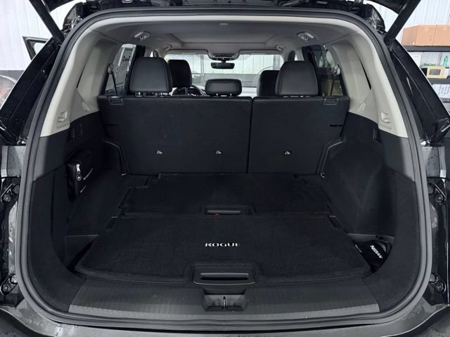 Used 2023 Nissan Rogue Platinum w/ Platinum Premium Package AWD/4WD image 12