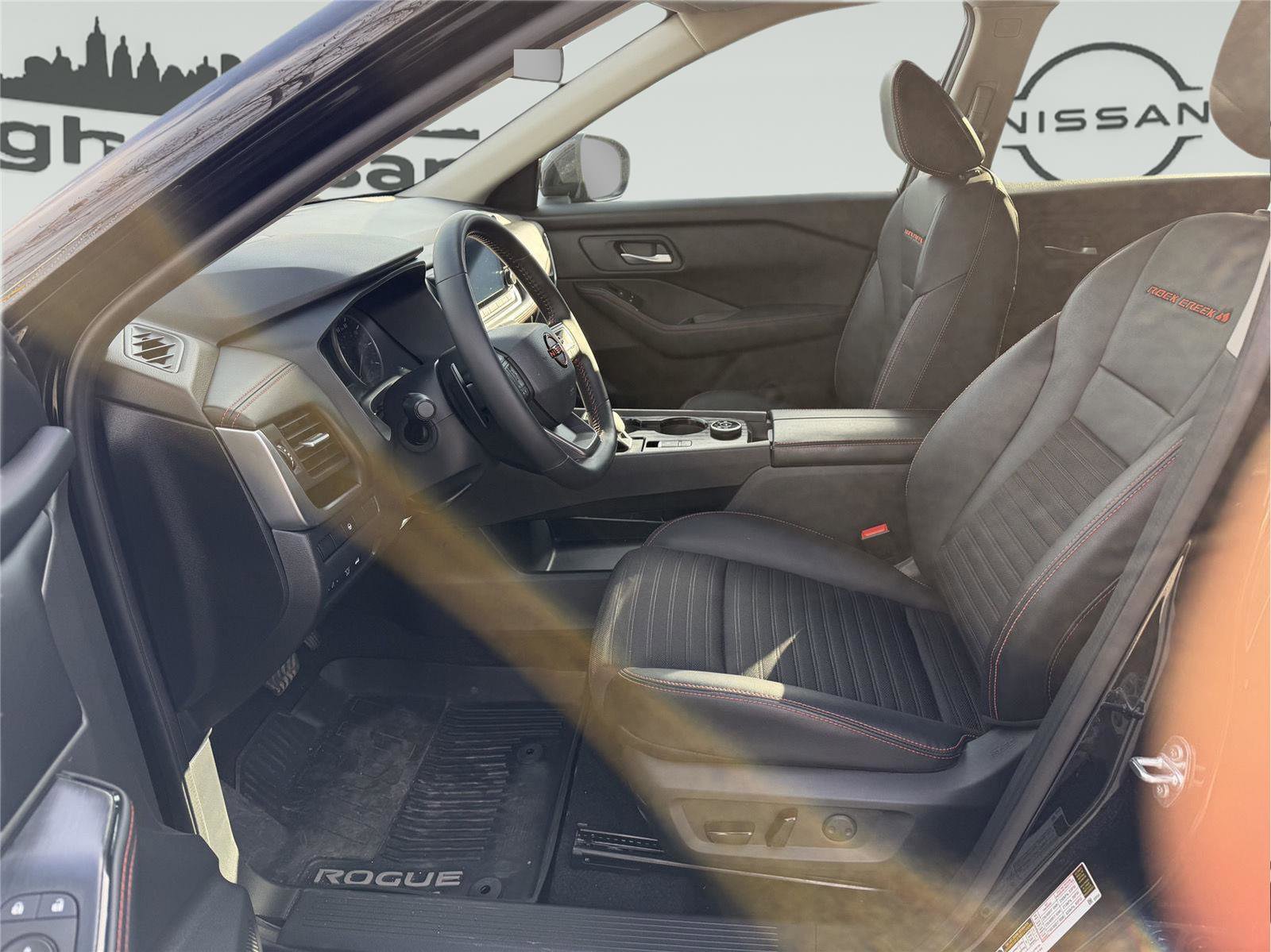 Used 2025 Nissan Rogue SV image 9