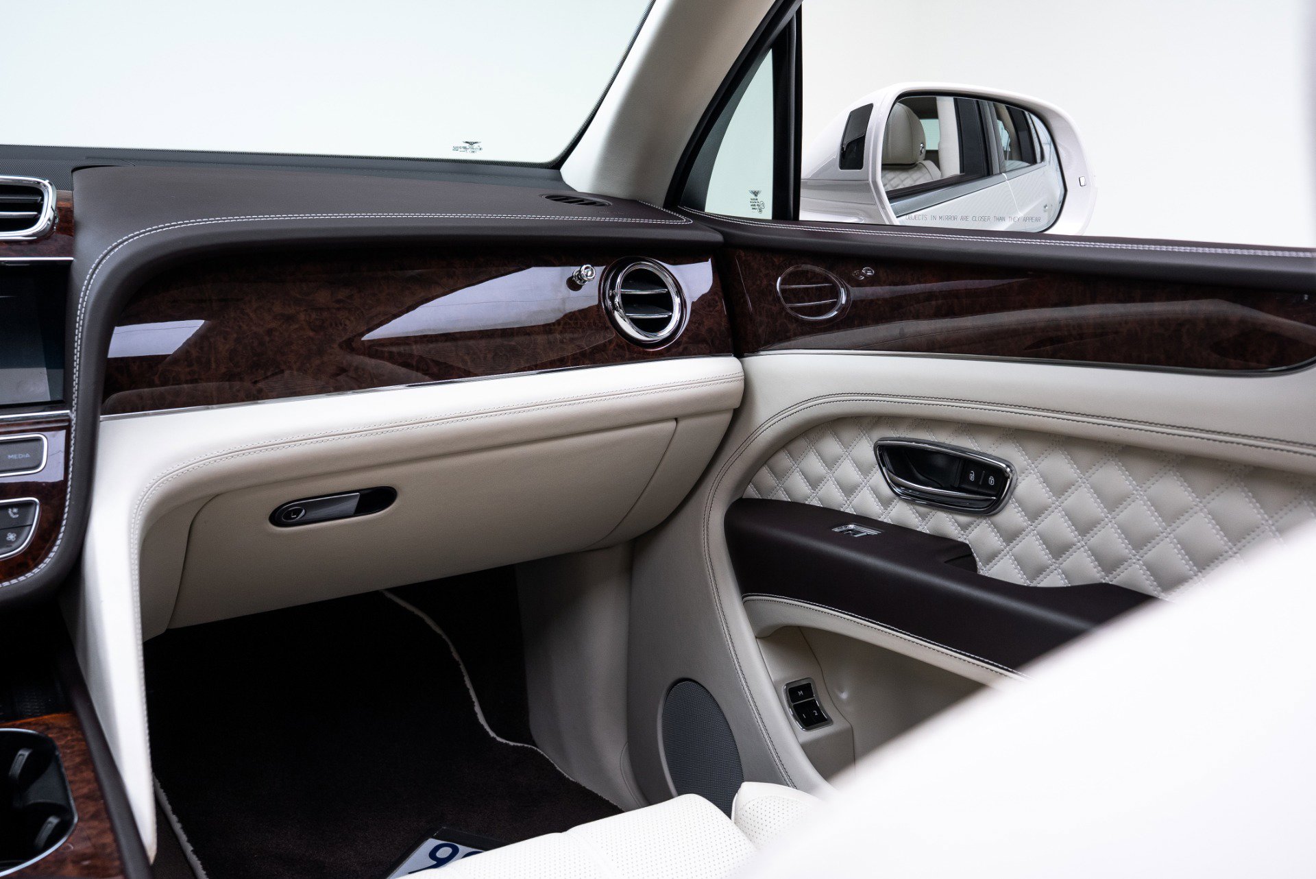 Used 2021 Bentley Bentayga image 30