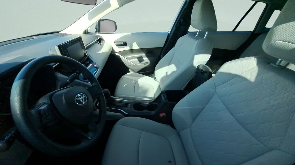 Certified 2022 Toyota Corolla Cross L image 5
