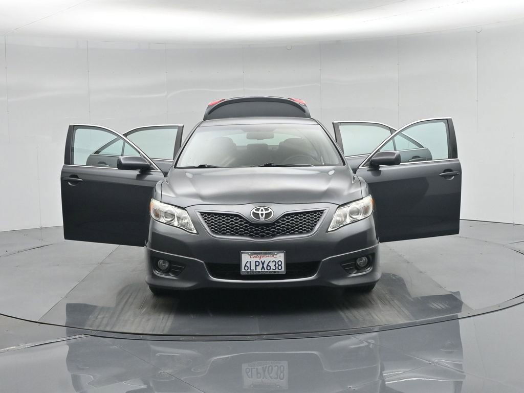 Used 2010 Toyota Camry SE image 30