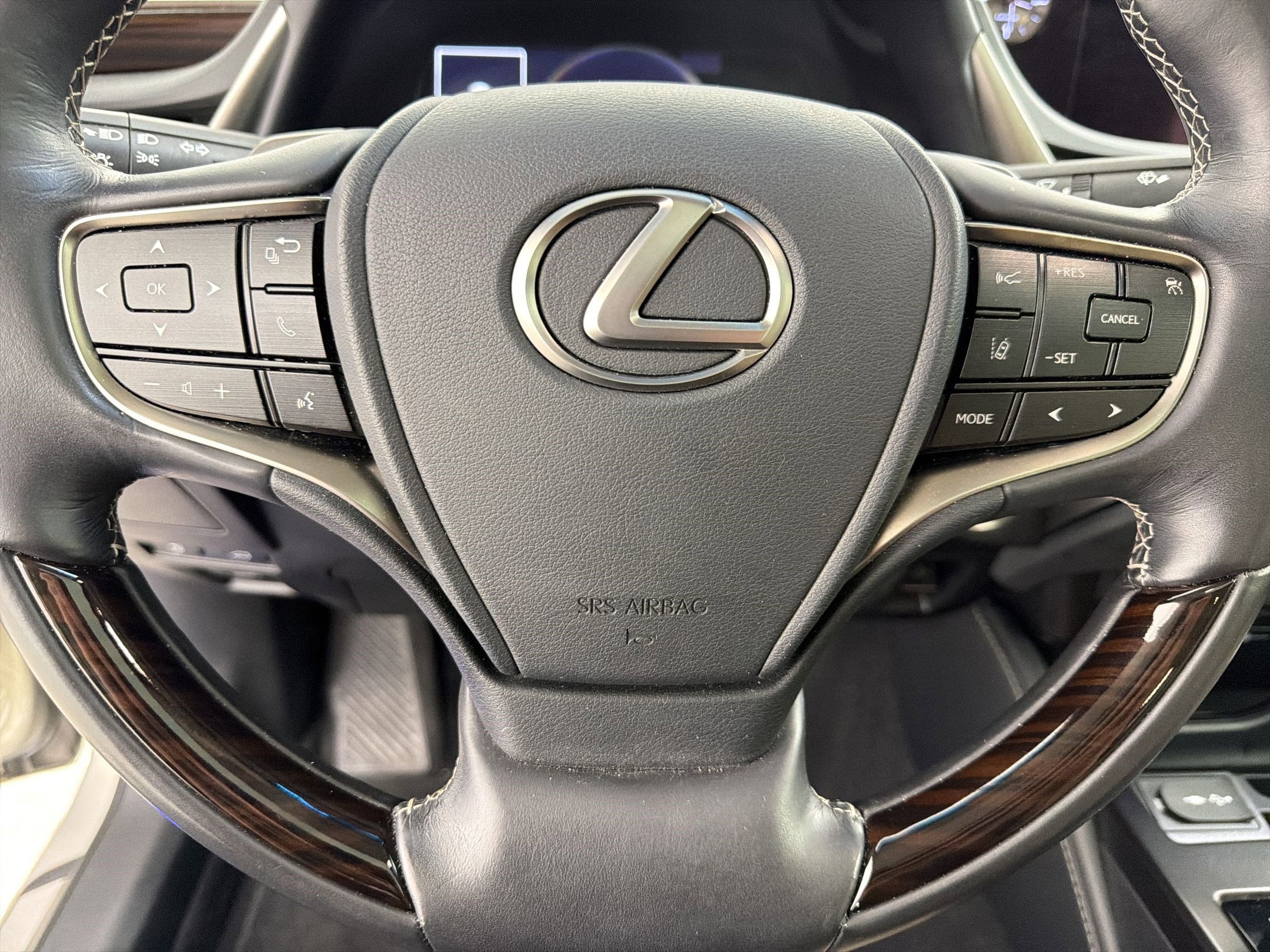 Used 2019 Lexus ES 300h w/ Premium Package FWD image 17