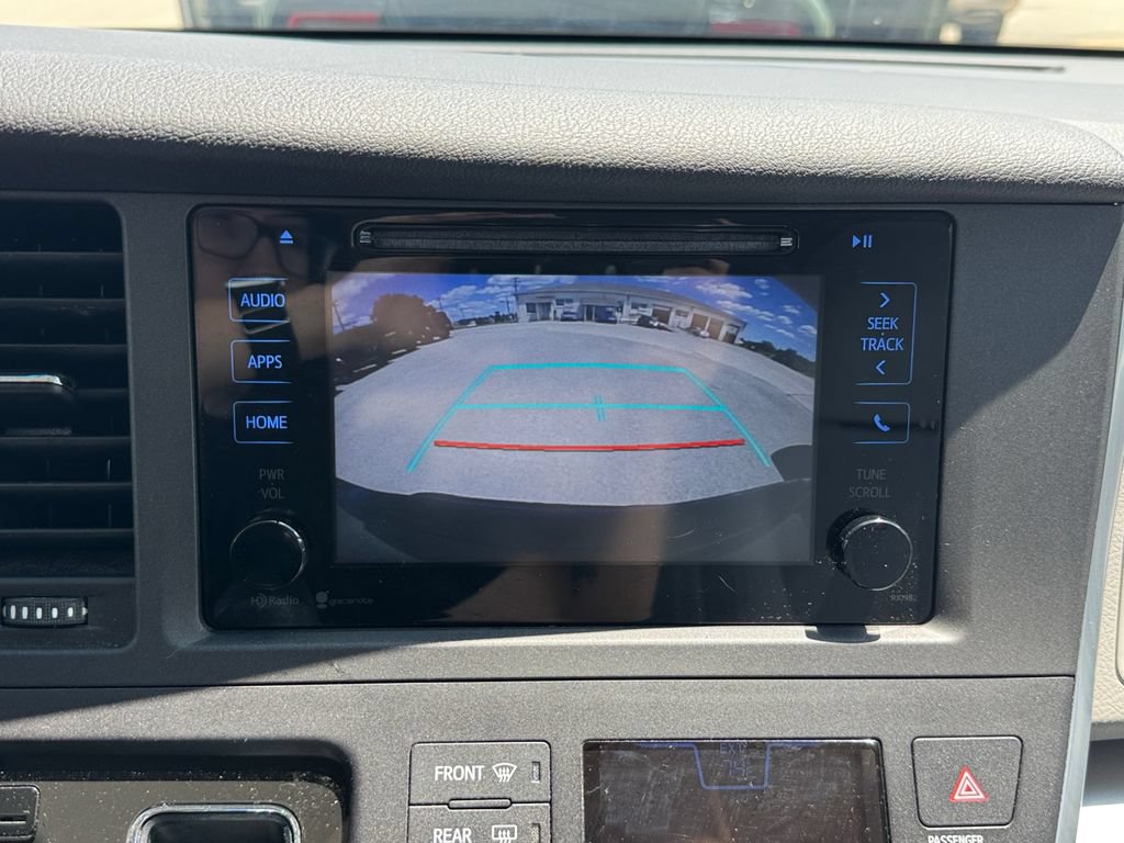 Used 2015 Toyota Sienna LE AWD/4WD image 18