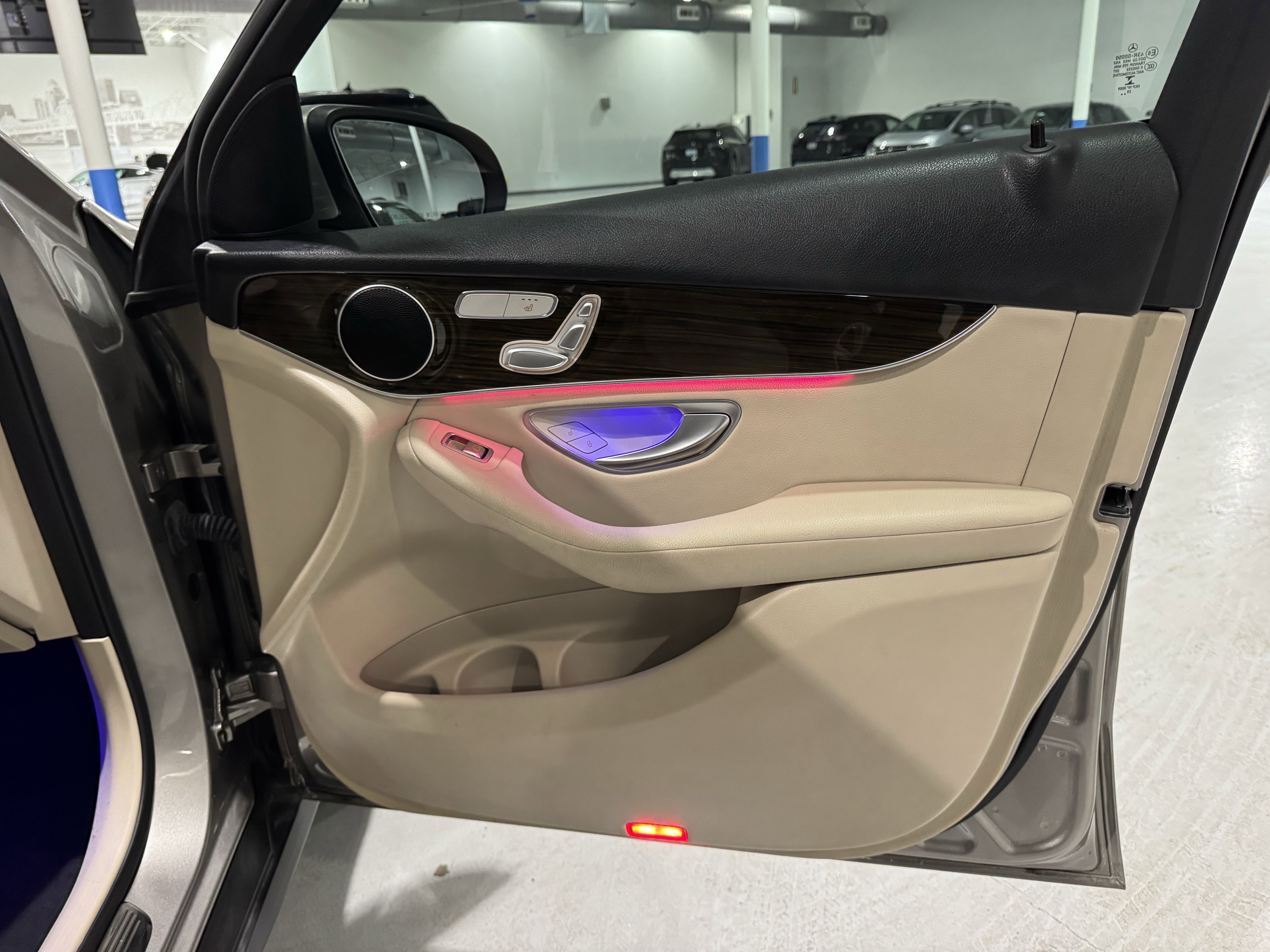 Used 2021 Mercedes-Benz GLC 300 4MATIC w/ Premium Package image 37
