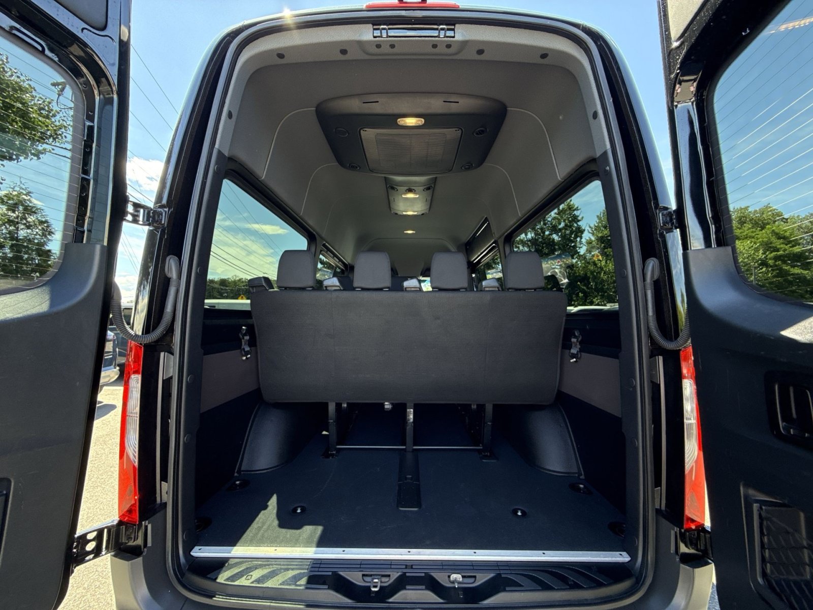 Used 2024 Mercedes-Benz Sprinter 2500 image 29