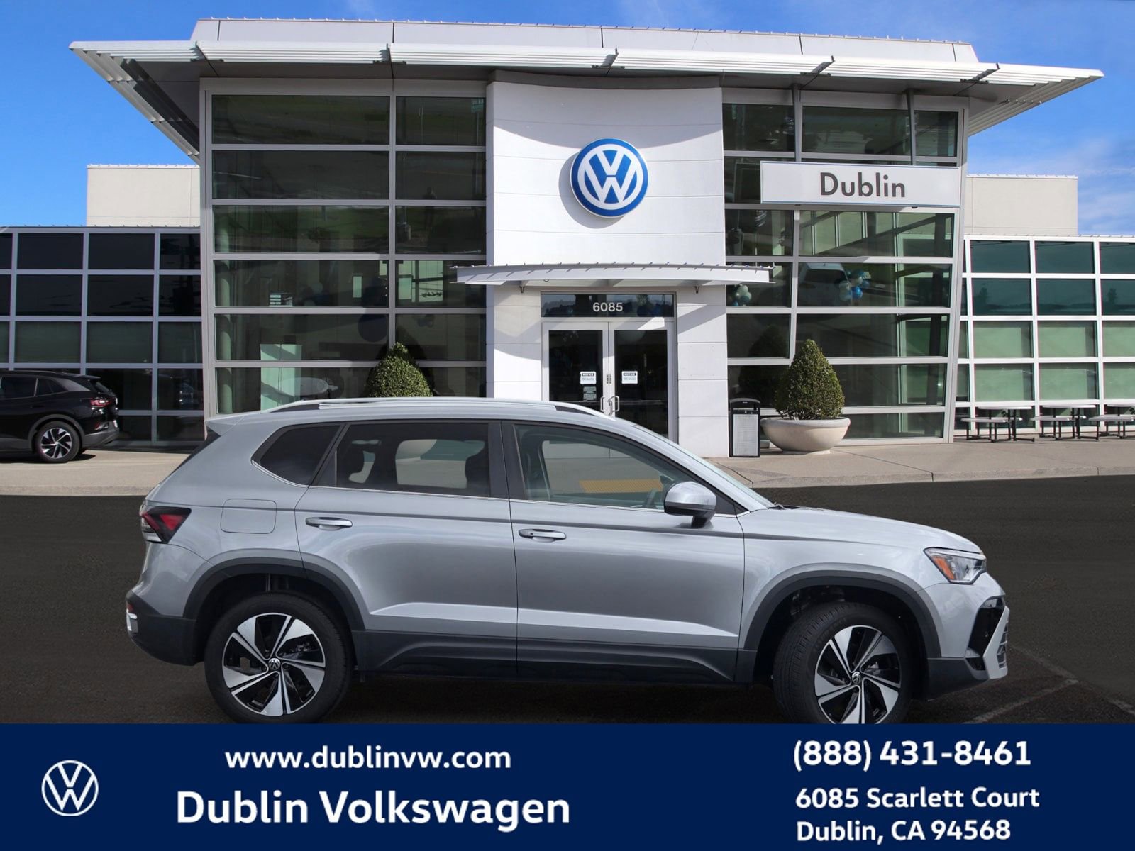 Used 2025 Volkswagen Taos SE image 3