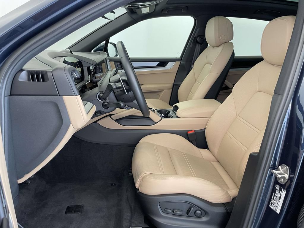 Certified 2024 Porsche Cayenne AWD/4WD image 5