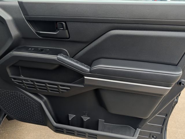 Used 2024 Toyota Tacoma SR5 AWD/4WD image 32