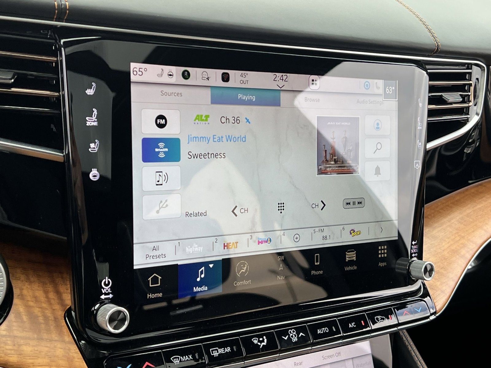 Used 2024 Jeep Grand Wagoneer Series III image 17