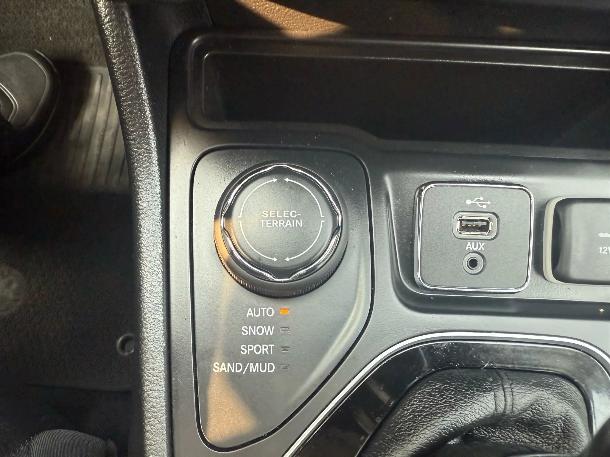 Used 2019 Jeep Cherokee Overland w/ Technology Group image 20