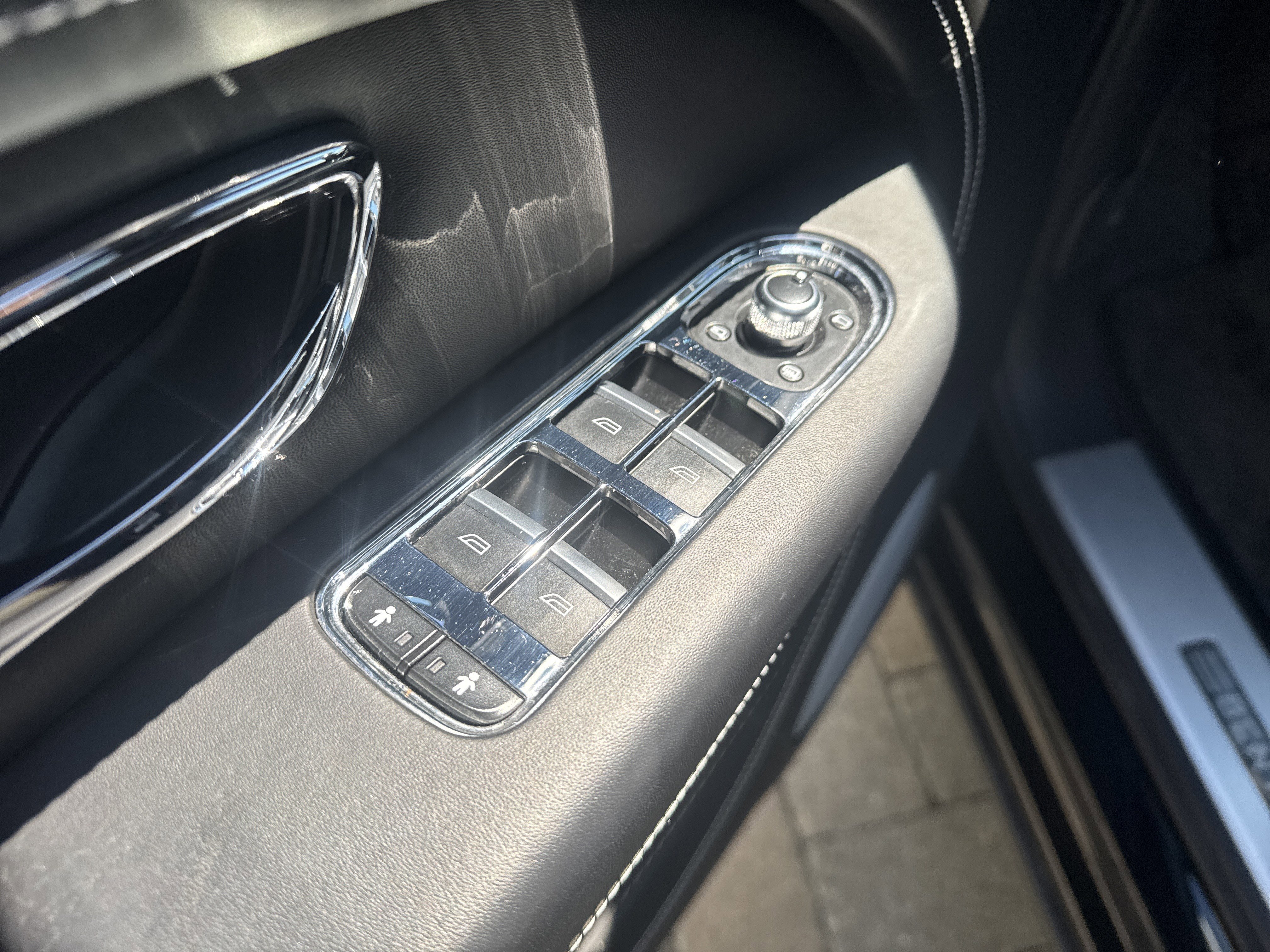 Used 2021 Bentley Bentayga image 3