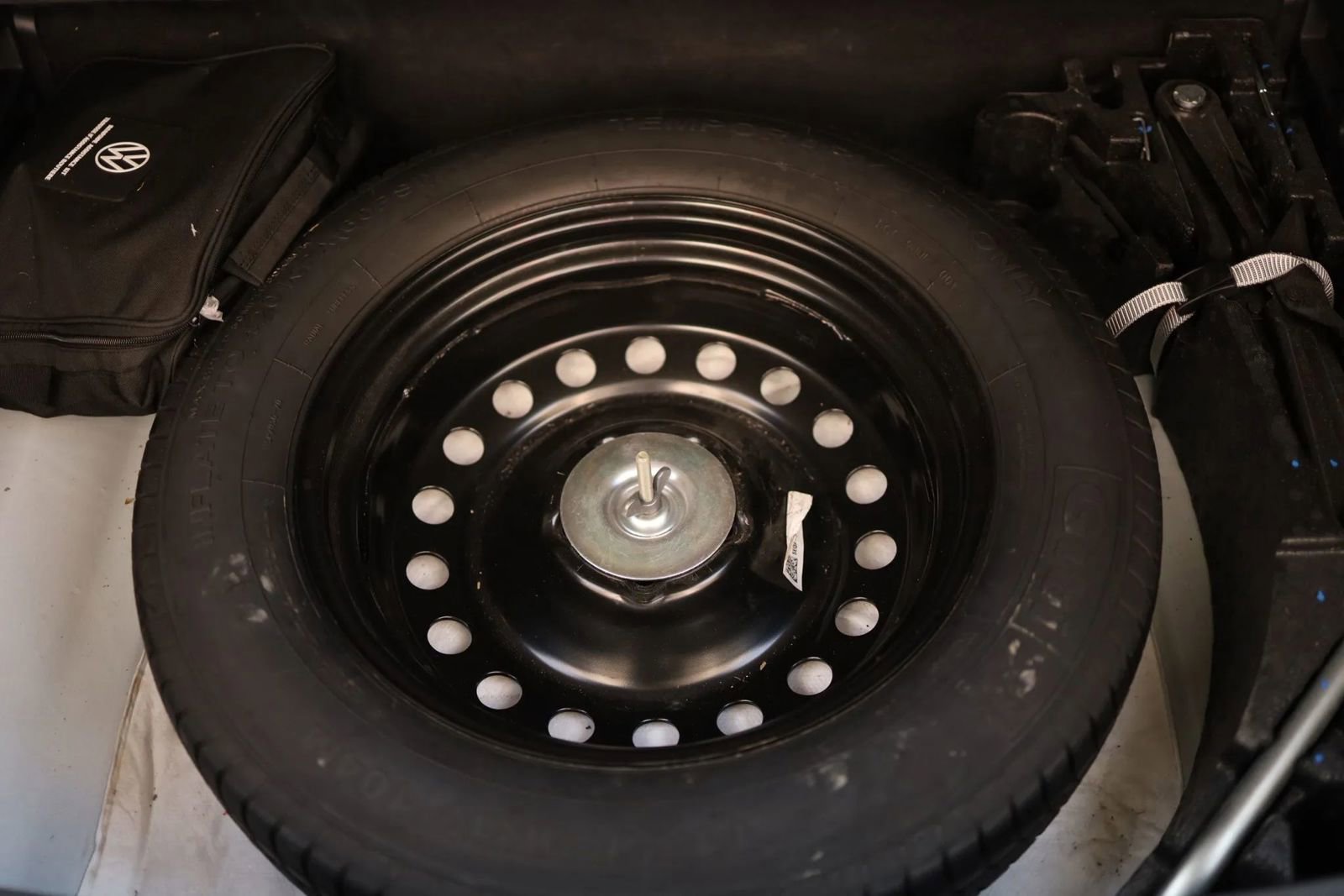 Used 2022 Volkswagen Atlas Cross Sport SE image 42