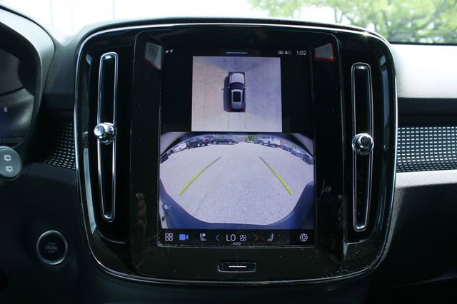 Used 2025 Volvo XC40 B5 Plus image 22