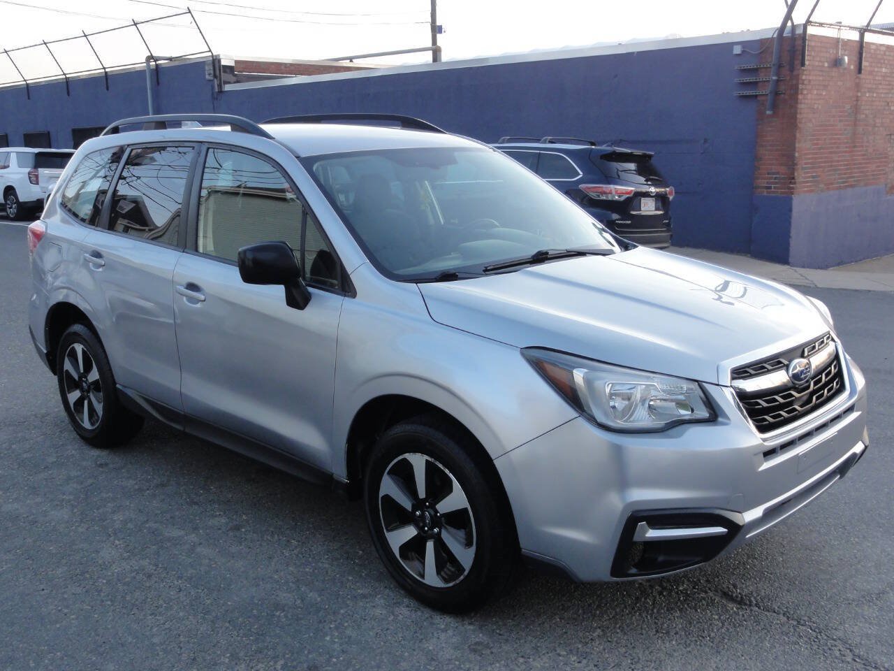 Used 2017 Subaru Forester 2.5i w/ Alloy Wheel Package AWD/4WD image 2