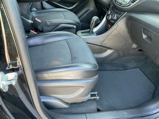 Used 2019 Chevrolet Trax LT w/ LT Convenience Package FWD image 18