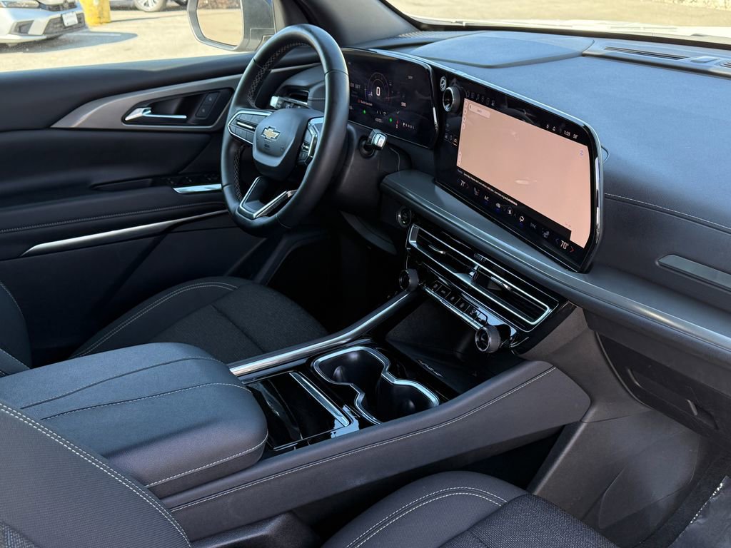 Used 2024 Chevrolet Traverse LT image 8