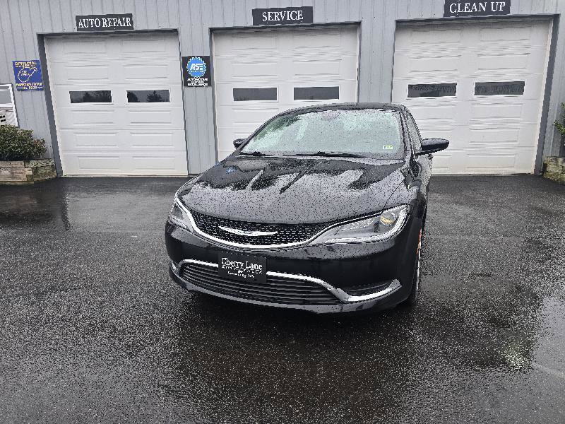 Used 2017 Chrysler 200 Limited Platinum FWD image 2