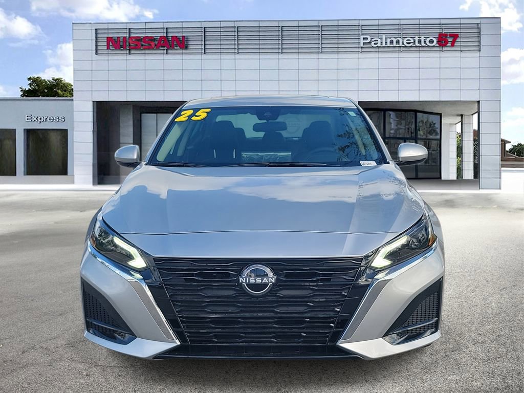 Used 2025 Nissan Altima 2.5 SV w/ SV Premium Package image 2