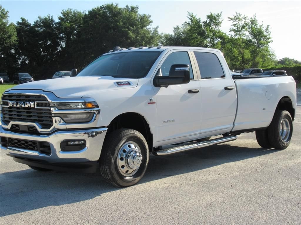 New 2026 RAM 3500 Big Horn AWD/4WD image 3