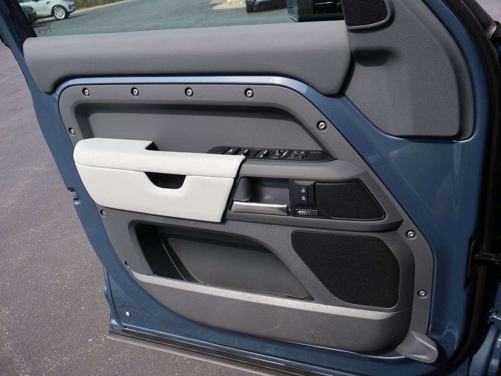 New 2026 Land Rover Defender 110 X-Dynamic SE image 35