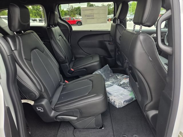 New 2027 Chrysler Pacifica Select w/ Family Tech Group FWD image 13