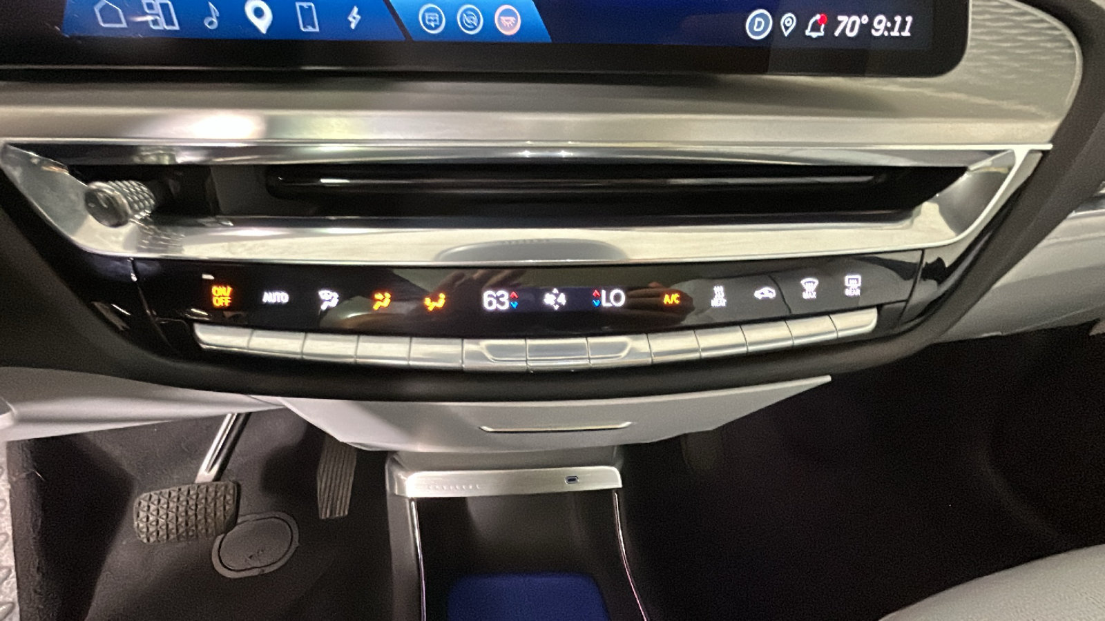 Used 2024 Cadillac Lyriq Luxury AWD/4WD image 28