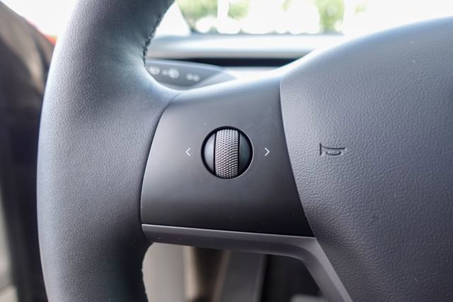 Used 2022 Tesla Model Y Long Range image 12